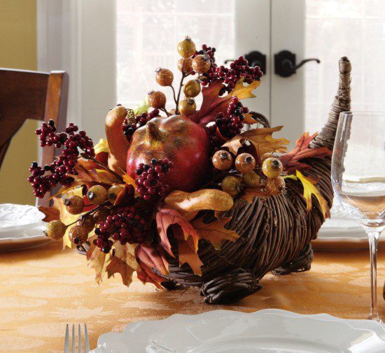 interior-designing-nice-thanksgiving-centerpiece-dining-table-decoration-with-fresh-harvest-in-cool-large-horn-shaped-cornucopia-beautiful-thanksgiving-table-centerpiece-ideas