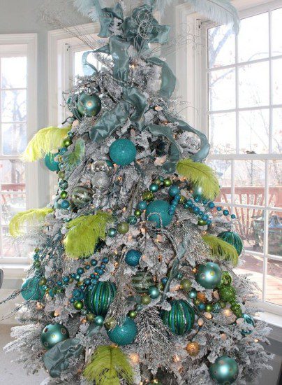 Blue-Christmas-tree-ornaments