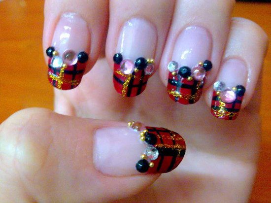 Identical-Christmas-Ornaments-Nail-Art-Designs-With-Diamonds