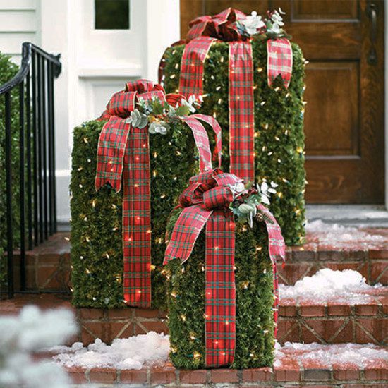 Outdoor-Christmas-Decorating-Ideas-With-Ribbon-Color-Red