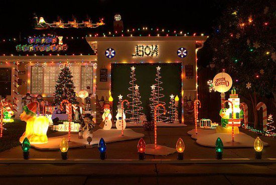 Outdoor-Christmas-Decorations-3