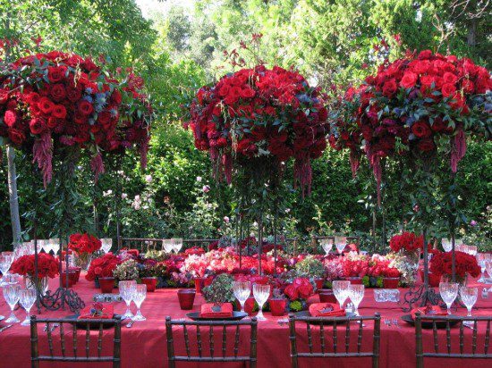 dining-room-designs-amazing-outdoor-dining-table-ideas-for-christmas-in-awesome-fresh-natural-red-roses-decorations-sweet-christmas-dinner-table-decoration-ideas