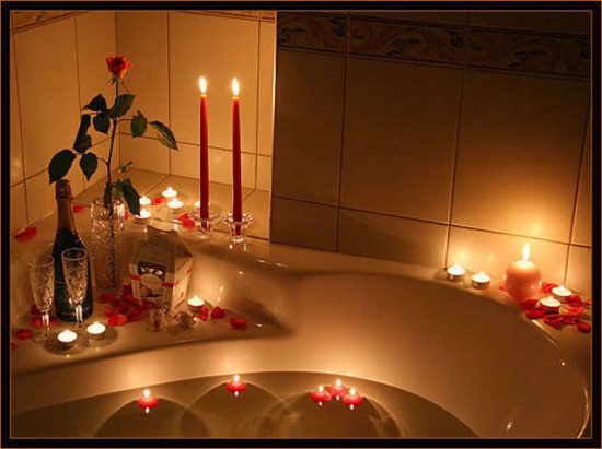 red-candles-for-a-sexy-Valentines-night-in-the-bathroom