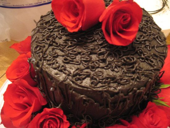 valentine-day-rose-and-chocolate-cake